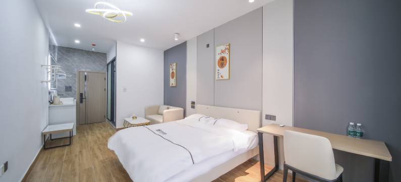 Run into　湖畔偶遇·影音美宿(西湖水东街店)图片