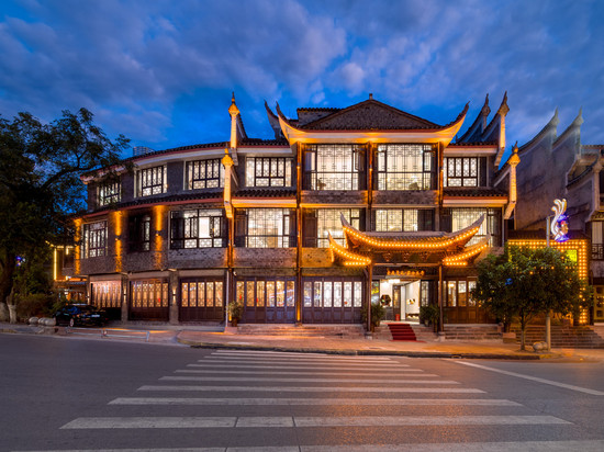 素履莲花·君子兰亭酒店(凤凰古城云桥店)