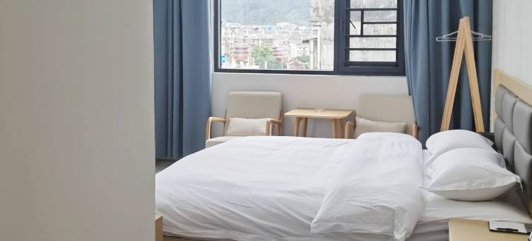 江畔酒店(资源中心花园广场风雨桥店)图片