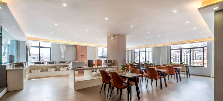 逸柏国际酒店(芒康金沙江路店)图片