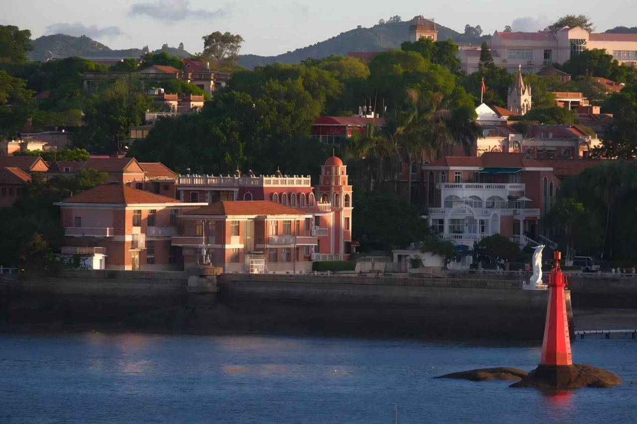 厦门丽呈睿轩酒店(海沧湾嵩屿客运码头店)图片