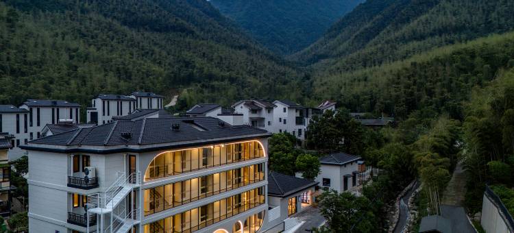 安吉云上草原·伴山美宿(熊猫部落探险乐园店)图片