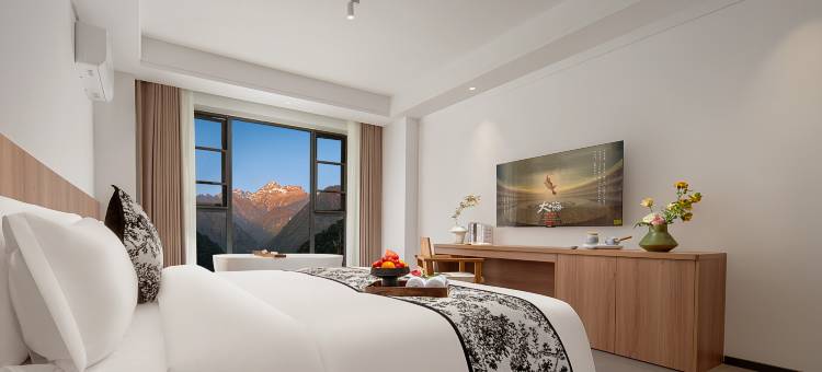 墨韵·云下别院温泉民宿(海螺沟冰川森林公园游客中心店)图片