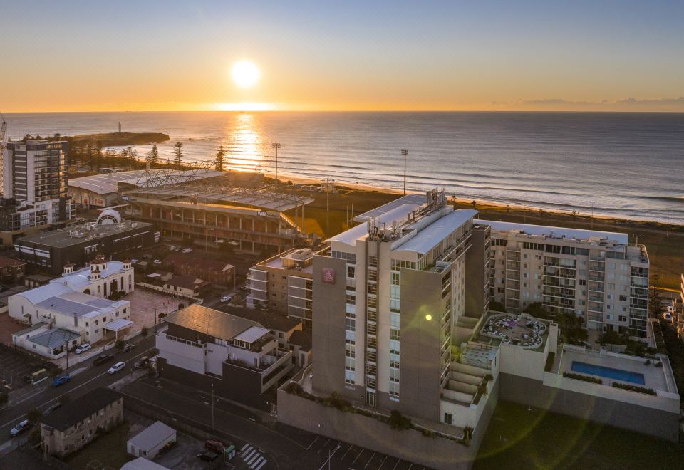 Sage Hotel Wollongong Over view