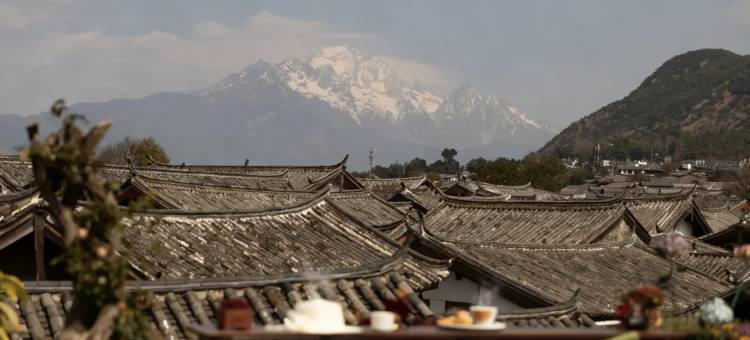 花筑·月半湾·雪山屋顶Coffee·花海漫步设计师庭院(丽江古城店)图片