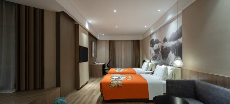 南宁青秀南湖地铁站亚朵酒店图片