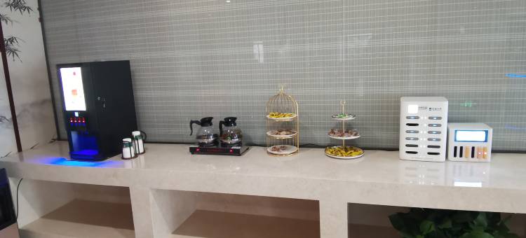 亚曼轻奢酒店(木雕城五马塘夜市店)图片