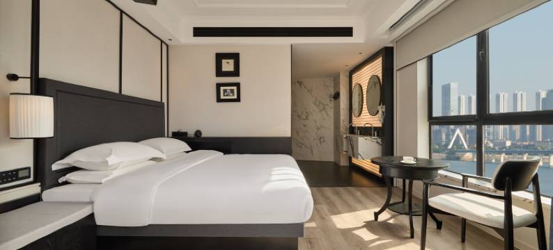 SFEEL设计师酒店(长沙滨江新城渔人码头店)图片