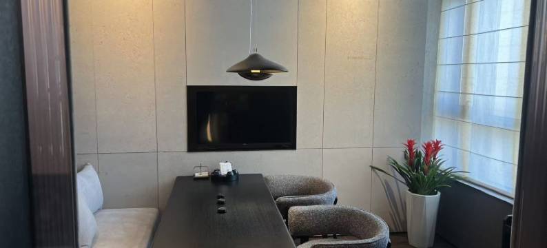 呼和浩特内大南校区五里营地铁站亚朵酒店图片