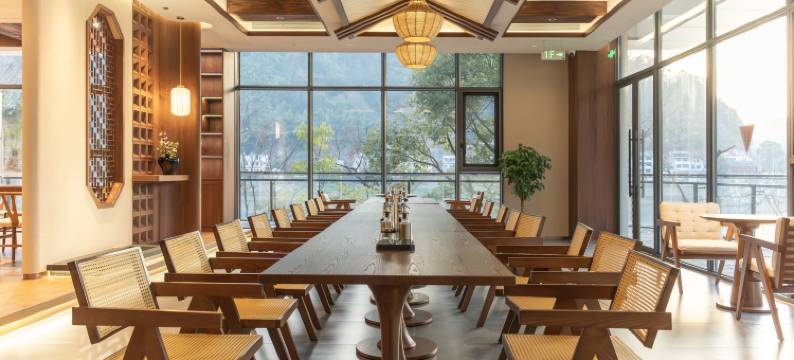 子在•川上图片