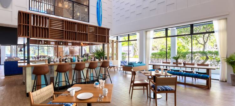 普吉岛奥特瑞格苏林海滩度假村(Outrigger Surin Beach Resort)图片