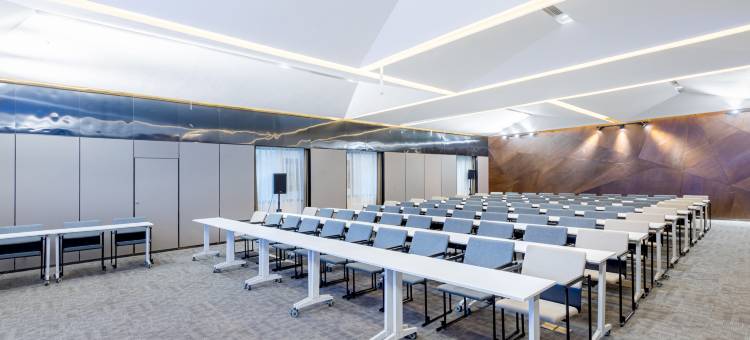 宜尚PLUS酒店(重庆李子坝两路口地铁站店)图片