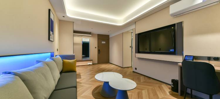 叶与晨电竞电影酒店(石家庄火车站河北艺术中心店)图片