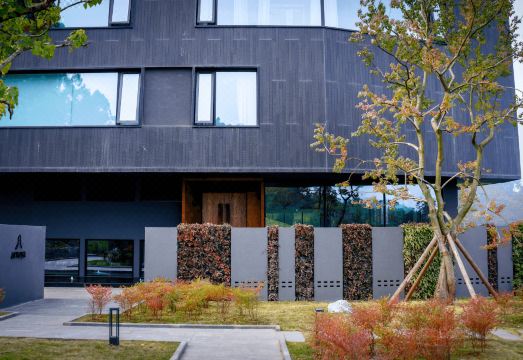 Half Hidden - Peachland Mountain Boutique Resort & Spa Hotel Overview