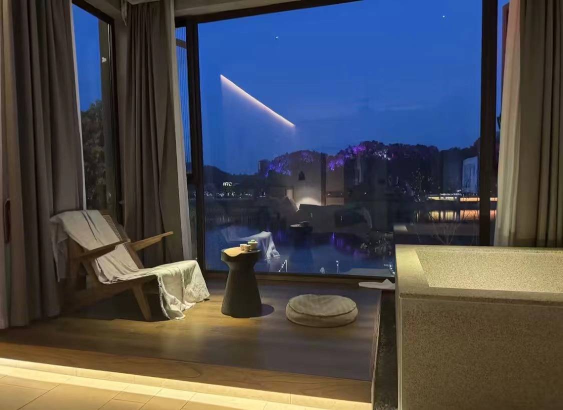 被梦叫醒江景酒店(乐山大佛景区张公桥好吃街店)图片
