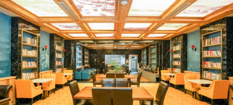 雲逸城市民宿(桐庐中心广场店)图片