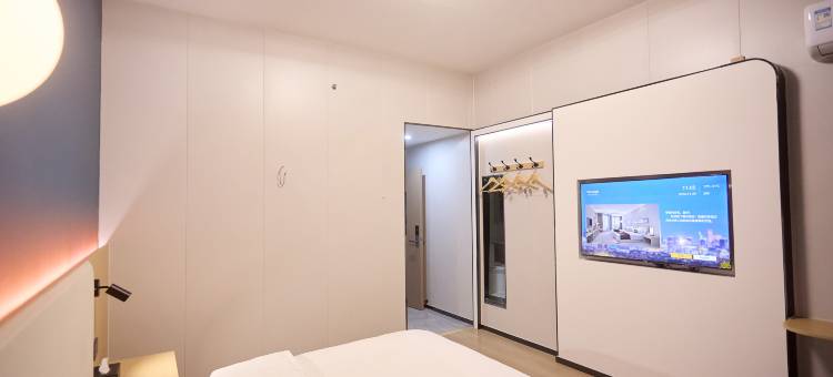 艺龙安云酒店(商丘高铁站第四高级中学店)图片