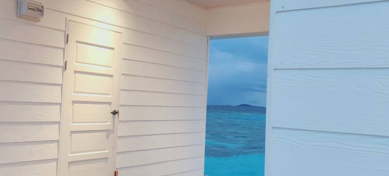 泡泡鱼水屋别墅(全免费:夜间派对+浮潜+玻璃船+海上滑梯+海钓)(BUBBLEFISH WATER VILLA)图片