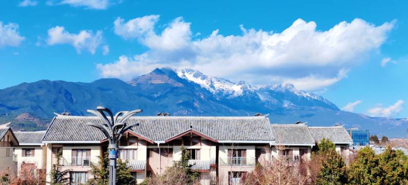 栖研•凨凪凮夙雪山观景美宿图片