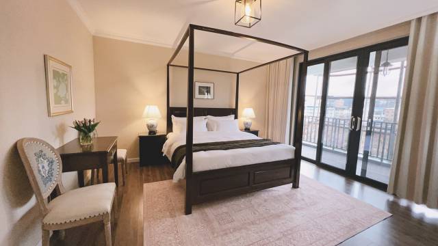 岑巩埃菲艺术酒店