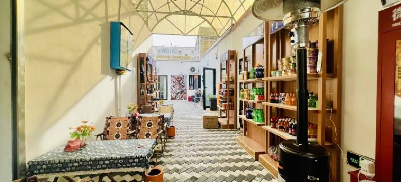 冈仁波齐青年旅舍(六星街店)图片