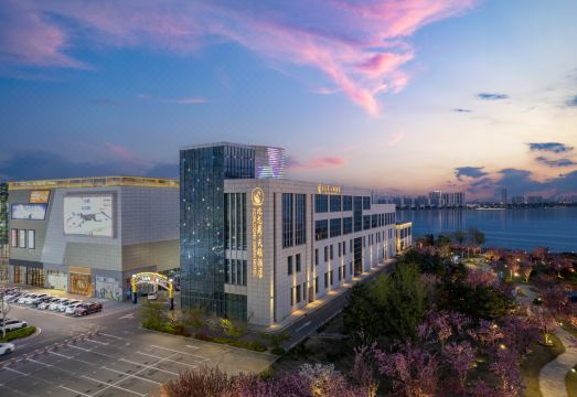 九龙晟·天鹅酒店（荣成海滨公园九龙城购物广场店）外景图