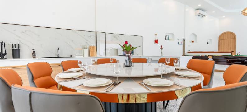 Downtown Oasis 5卧6卫 泳池别墅 A 距离芭提雅海滩500米中文管家(Downtown Oasis Pool Villa Collection A | KTV Private Stay | Near Walking Street)图片