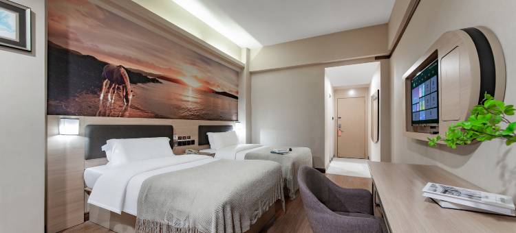 蚂蚁·光年电竞酒店(阳西县人民政府西湖公园店)图片