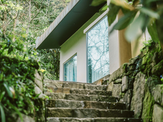 峨眉山荷叶云上私汤民宿