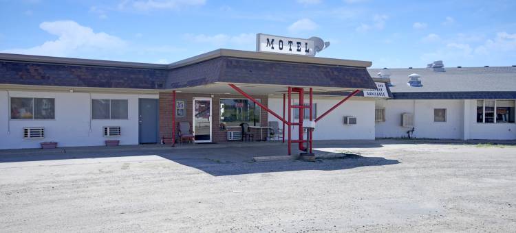 First Inn by OYO Quinter Hwy 70图片