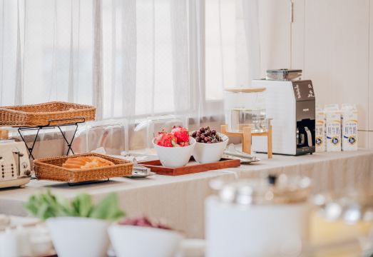 Yuebaiya HotelHotel Overview