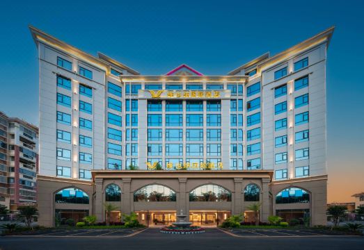 维也纳国际酒店（德宏芒市机场店）外景图