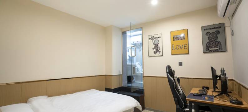 极客电竞酒店(沈阳东北大马路店)图片