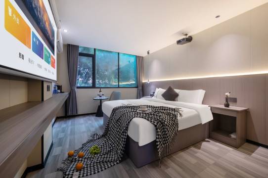 清远市鸿逸酒店(玄真漂流美林广场店)