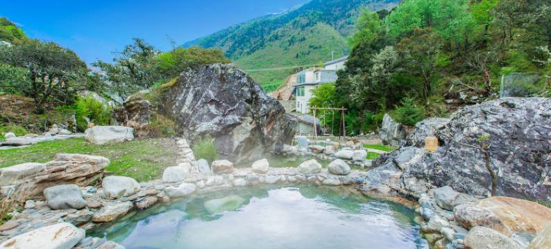 卓玛石头温泉民宿图片