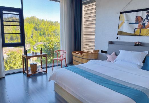 Sunday holidayHotel Overview