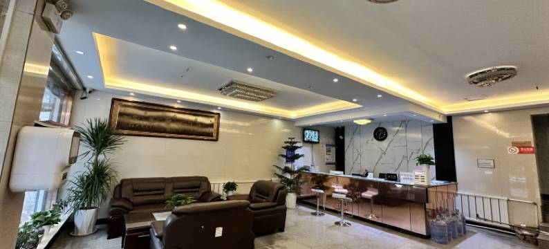 华东商务酒店(格尔木八一路地下商业街昆仑公园店)图片