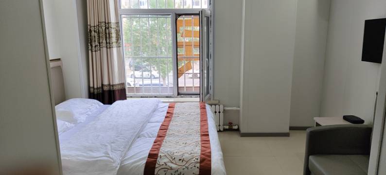 新巴尔虎左旗华逸度假宾馆图片