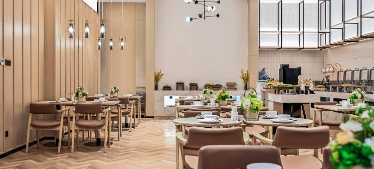 喀什丽怡酒店(行政审批局小亚郎湿地公园店)图片