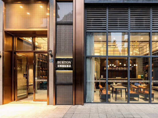 泊顿国际酒店(光谷步行街民族大学店)