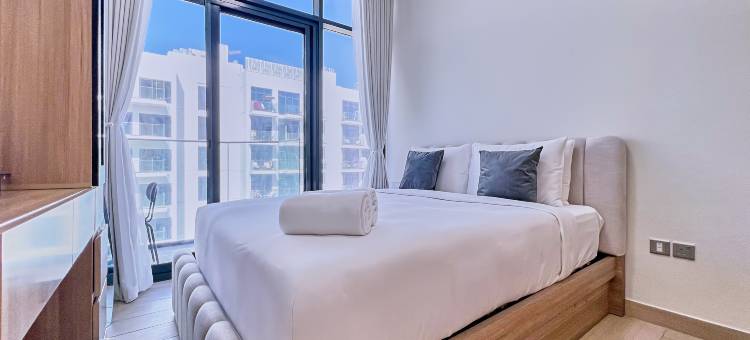 bnbme | 现代公寓，配有泳池和健身房 | 距离市中心12分钟(bnbme | Modern Apt with Pool & Gym | 12 min to Downtown)图片