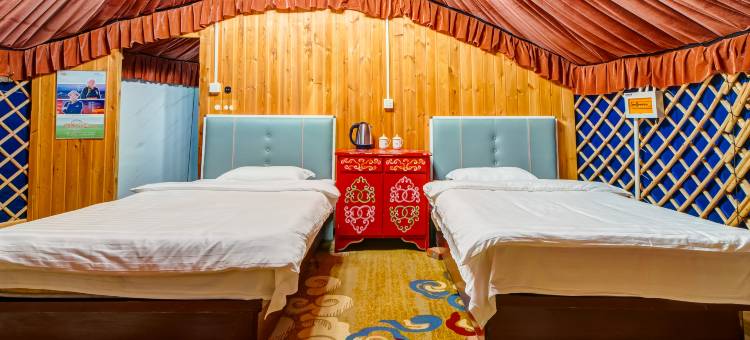 呼伦贝尔市陈巴尔虎旗金骄草原非遗传统蒙古包民宿图片