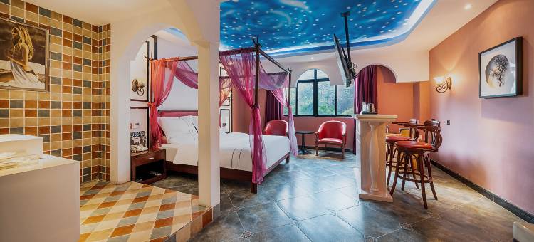 V+精品主题酒店(兴仁广场振兴大道店)图片