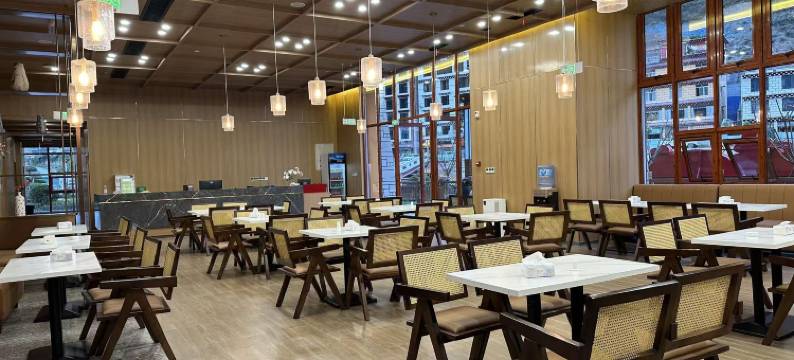 白玉县河坡手造城金工酒店图片
