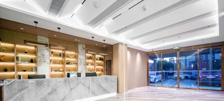 Bincheng维多利亚酒店(八一广场青山湖西地铁站店)图片
