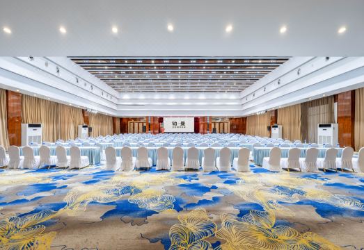 Boman International Hotel Hotel Overview