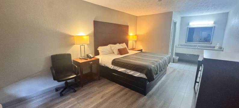 新奥尔巴尼快捷旅馆，靠近图珀洛I 22(Express Inn New Albany Near Tupelo I 22)图片