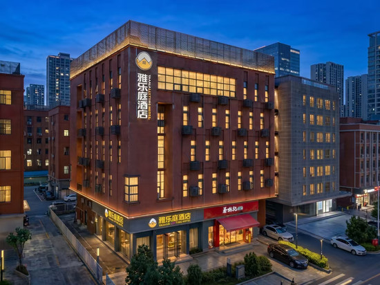 雅乐庭酒店(武汉工程大学金融港北地铁站店)
