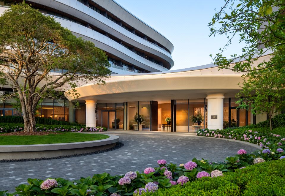 上海九棵树艺术中心金普顿酒店外景图