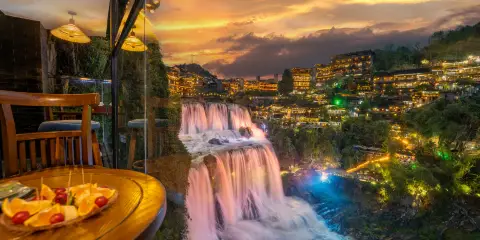 十二城·瀑上仙·280度觀瀑星空雲宿(芙蓉鎮臨江夜景網紅觀瀑布店)